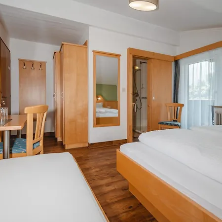 豪斯奥茨布里克酒店 3* 瓦格赖恩